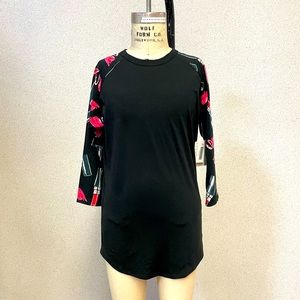 Lula Roe Randy Shirt with Lipstick print. NWT
